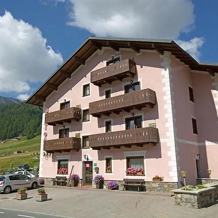 Garni Oasi فندق 3*